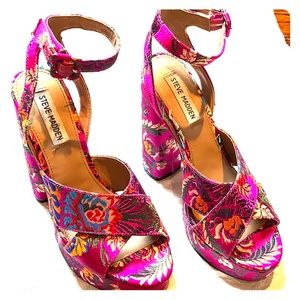 Steve Madden embroidered heels sz 8